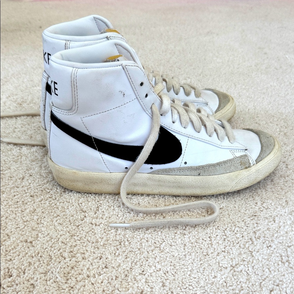 Nike White and Black High-Tops